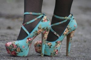 Pretty floral - www.myLusciousLife.com - floral heels1.jpg
